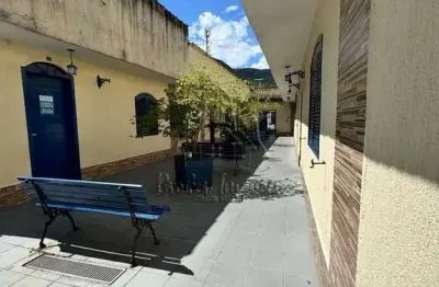 Casa com 45m², reformada e só esperando uma pintura pra ficar com a sua cara!