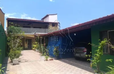 Sobrado amplo com 2 dormitórios, varanda e edícula no morro do algodão.