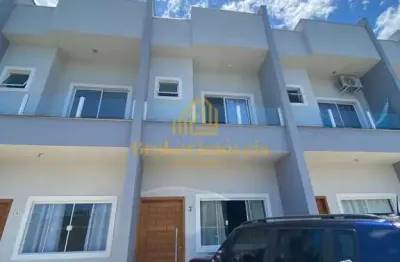 Sobrado em excelente localização na Praia das Palmeiras, à 400 metros da praia