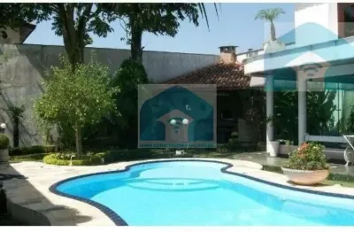 Casa em interlagos com 4 dormitórios, 2 suítes e 4 vagas
