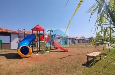 Lindo imóvel em condomínio fechado, recém reformado !