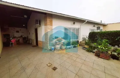 Casa com 2 quartos à venda na Avenida Presidente Kennedy, 1550, Jardim Imperador, Praia Grande