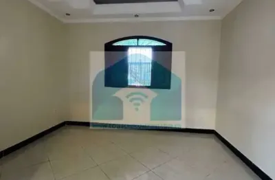 Casa geminada no bairro guilhermina, praia grande sp, com 2 dormitórios, 1 suíte.