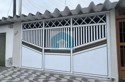 Casa geminada no bairro maracanã praia grande sp, com 2 dormitórios, 1 suíte.