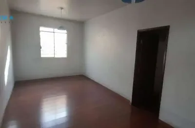 Classe a imóveis apresenta: casa espaçosa e aconchegante no carlos prates!