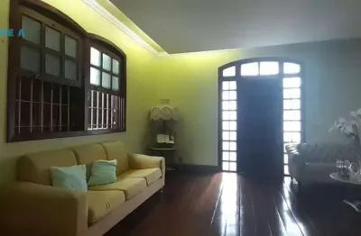 Classe a imóveis apresenta: casa ampla e elegante em frente à puc