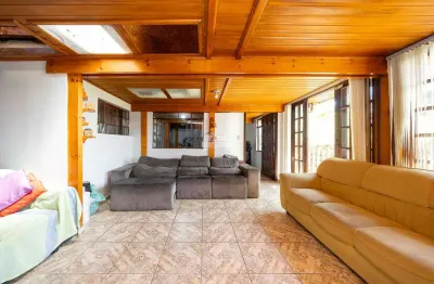 Casa com 5 quartos à venda na rua sadala aziz domingos, 44, cidade industrial, curitiba, 200 m2 por r$ 650.000