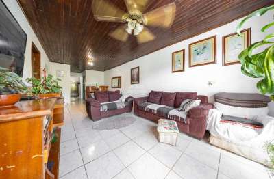 Casa com 2 quartos à venda na Rua Altamira Machado Fagundes, 184, Guatupê, São José dos Pinhais, 161 m2 por R$ 335.000
