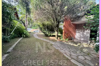 Casa térrea espaçosa com lazer completo a poucos metros da orla de ipanema!