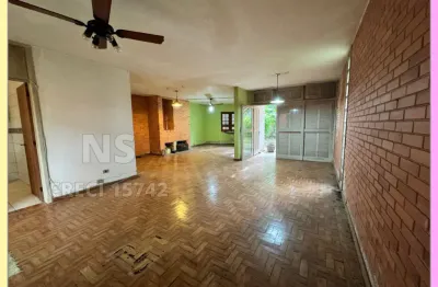Casa térrea espaçosa com lazer completo a poucos metros da orla de ipanema!