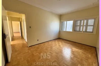 Apartamento de 03 dorms. + depend. ou depósito. espaçoso e ensolarado no coração de pelotas!
