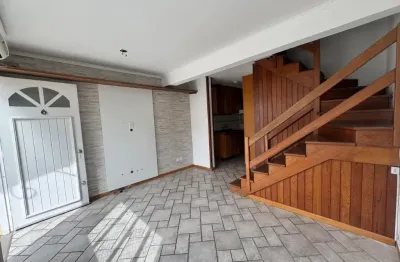 Conforto e segurança na zona sul: casa com 2 dorms, 2 banhos, mezanino e infra de clube!