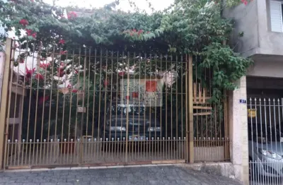Sobrado bem localizado,próximo ao comercio,escolas,avenidas.
