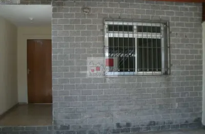 Sobrado bem localizado,próximo a mercado,ponto de ônibus e creche.