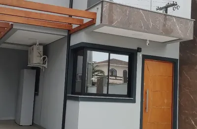 Sobrado/ aluguel de temporada r$ 1.100, por dia!  100m. upa e posto policial-250m do mar!