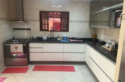 Casa em condomínio para locação em itaboraí, centro, 3 dormitórios, 1 suíte, 4 banheiros, 1 vaga