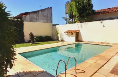 Casa para Locação em Itaboraí, Centro, 3 dormitórios, 1 suíte, 3 banheiros, 4 vagas