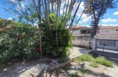 Espaço e conforto! casa ampla 2 dorms. vila marari, quintal gigante (300m²) e armários.