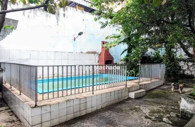 Casa classica com piscina, churrasqueira e 200m² - para famílias grandes