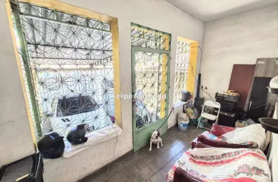 Casa espaçosa na clarimundo de melo, com excelente potencial de valorização