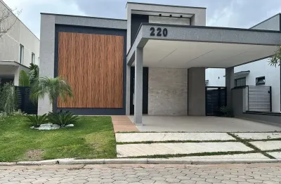 Linda casa com piscina em condomínio a venda em mogi das cruzes