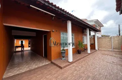 Casa com amplo espaço e próximo à praia do cibratel