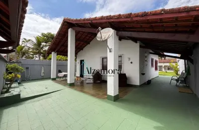 Casa com amplo espaço de terreno, lado praia em itanhaém