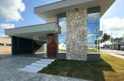 Casa com excelente padrão de acabamento em condomínio clube