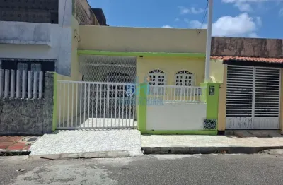 Casa com 2 quartos para alugar na rua paula antunes, 741, alecrim, natal por r$ 1.800
