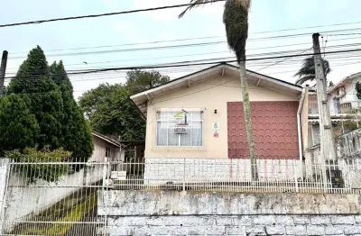 Oportunidade! casa à venda com 3 dormitórios e quintal espaçoso em capoeiras, florianópolis
