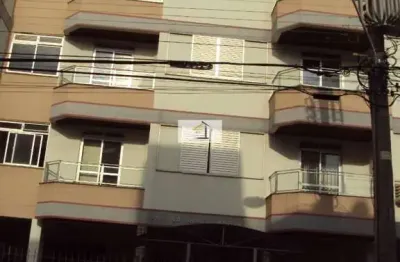 Apartamento de 2 Quartos com Sacada em Localização Privilegiada