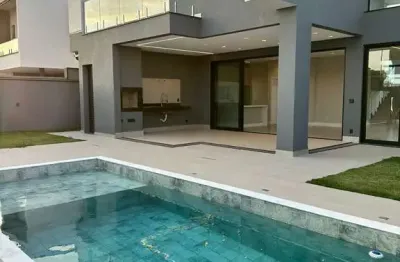 Lindo sobrado 4 suítes com piscina em condomínio no urbanova