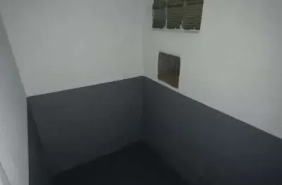 Casa assobradada com 3 dormitorios , 2 banheiros , um salao comercial com um banheiro ipiranga