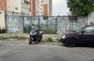 Terreno comercial para alugar na Rua Assungui, Vila Gumercindo, São Paulo