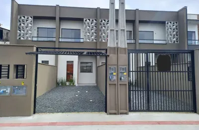 Casa com 2 quartos à venda na Rua Albano Schmidt, Iririú, Joinville