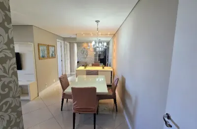 Apartamento de 2 quartos, 1 suíte, varanda, no condomínio città de lauro de freitas.