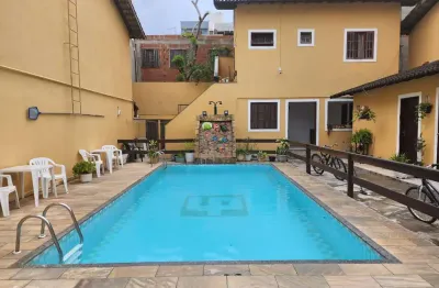 Casa em condomínio para locação de frente piso em cerâmica contendo 2 quartos com direito a 1 vaga