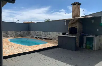 Casa com 3 quartos à venda no santa mônica, uberlândia  por r$ 700.000