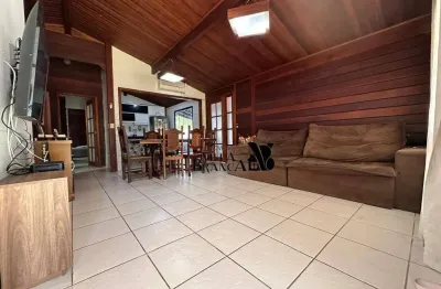 Casa com 4 dormitórios à venda, 210 m² por R$ 1.250.000,00 - Villa Branca - Jacareí/SP