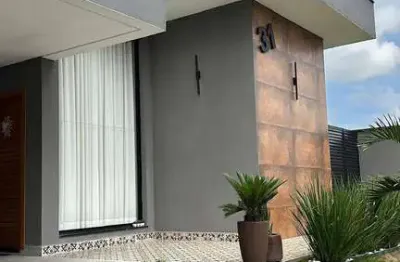 Casa com planejados e espaçosa - condomínio terras do vale