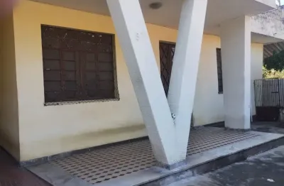 Ótima casa grande 3 quartos dep completa quintal 2 vagas