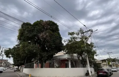 D25-neves-são gonçalo,casa reformada d esquina,3qts,garagem,quintal.bom local,aceita financ.bancário