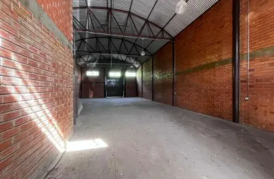 Barracão / Galpão / Depósito para alugar na Rua Vítor Valpírio, 71, Anchieta, Porto Alegre por R$ 6.500