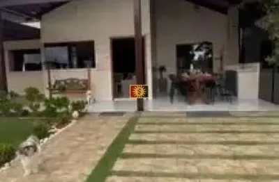 Casa de condomínio, porteira fechada, com 05 quartos 04 suítes em bananeiras