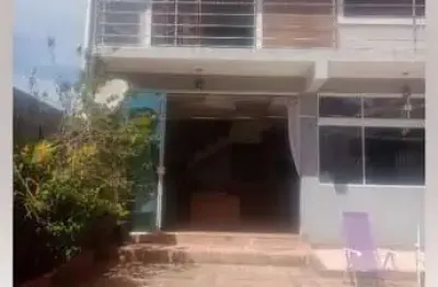 Sobrado padrão com casa de alvenaria  !!! excelente localização !