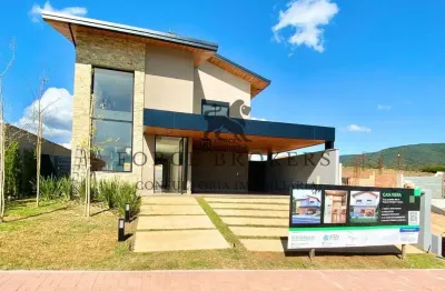 Sobrado, 3 suítes, área gourmet, 2 home-offices, 4 vagas de garagem