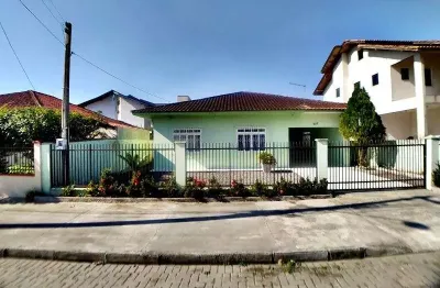 Casa com 3 quartos para alugar na Rua Sebastião S de Borba, 922, Espinheiros, Joinville