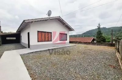 Casa com 4 quartos para alugar na Rua Leão XIII, 437, Bom Retiro, Joinville
