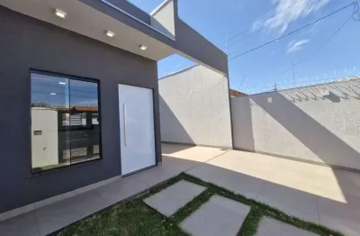 Casa - 3 quartos sendo 1 suite, sala ampla e cozinha americana.