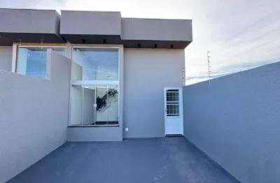 Casa nova com acabamentos diferenciados no figueiras do parque.
